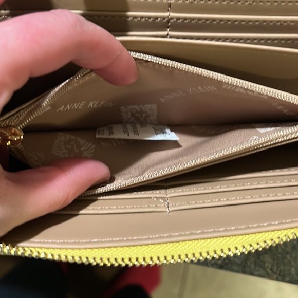 NWT Anne Klein Slim Zip Wallet, AK Coated Hardware & Detachable Wristlet in Lime - Picture 6 of 9